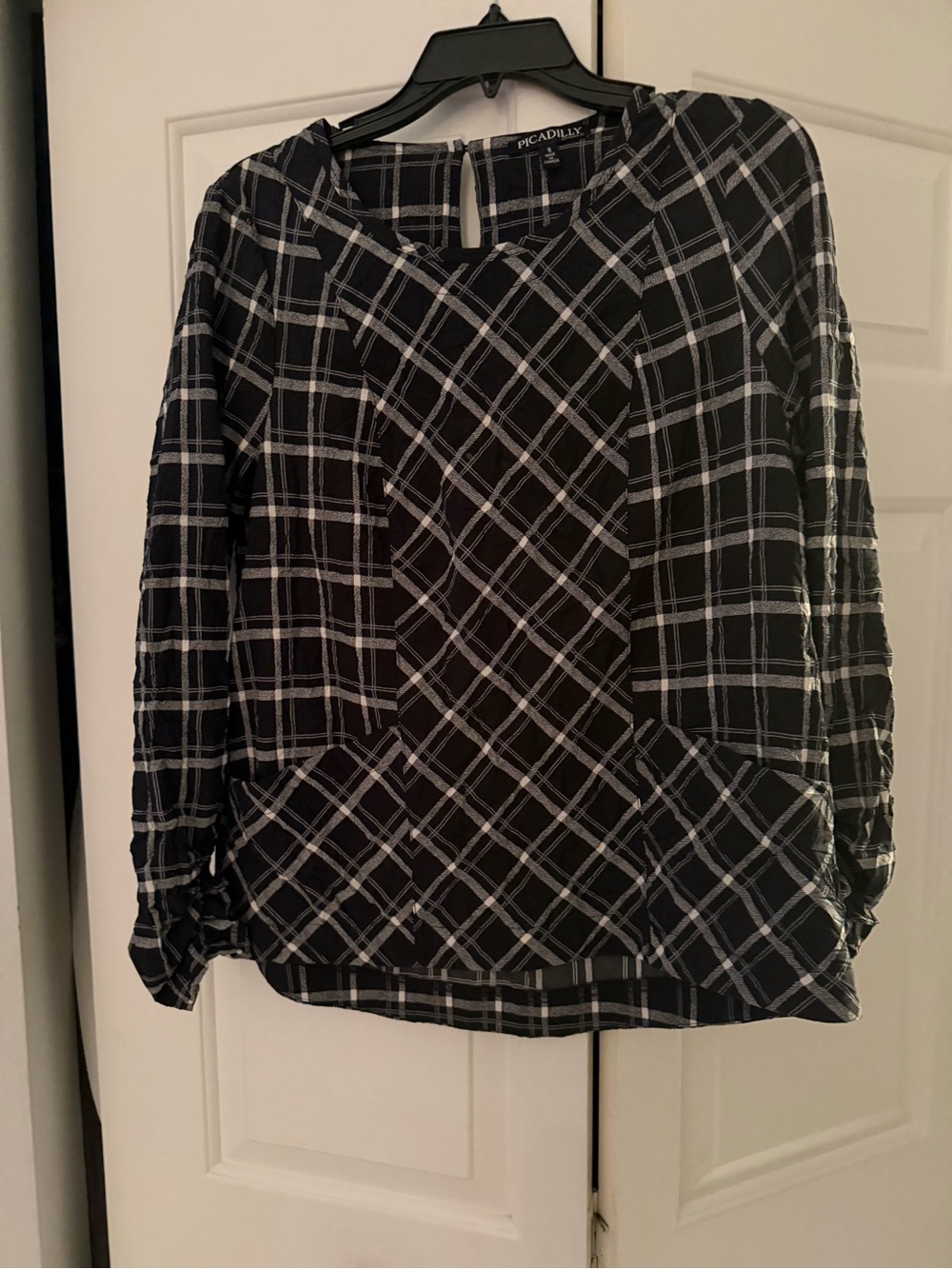 Picadilly Black Plaid Women's Blouse with crinkled long sleeves small/med